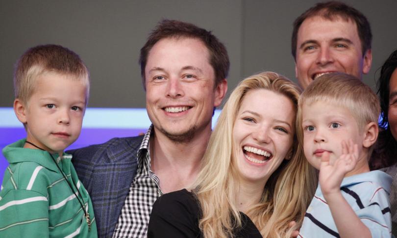 Илон Маск, Талулой Райли и сыновья Гриффином (слева), 6 лет, и Ксавье в июне 2010 года