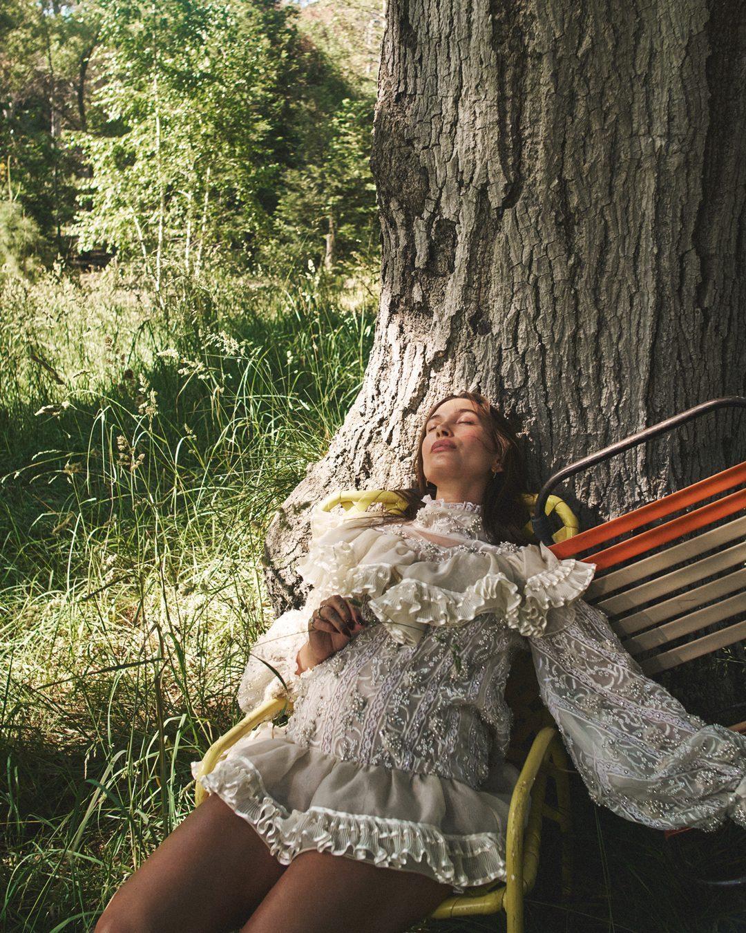 Хейли Бибер демонстрирует свой беременный живот в новой фотосессии Хейли Бибер демонстрирует свой беременный живот в новой фотосессии