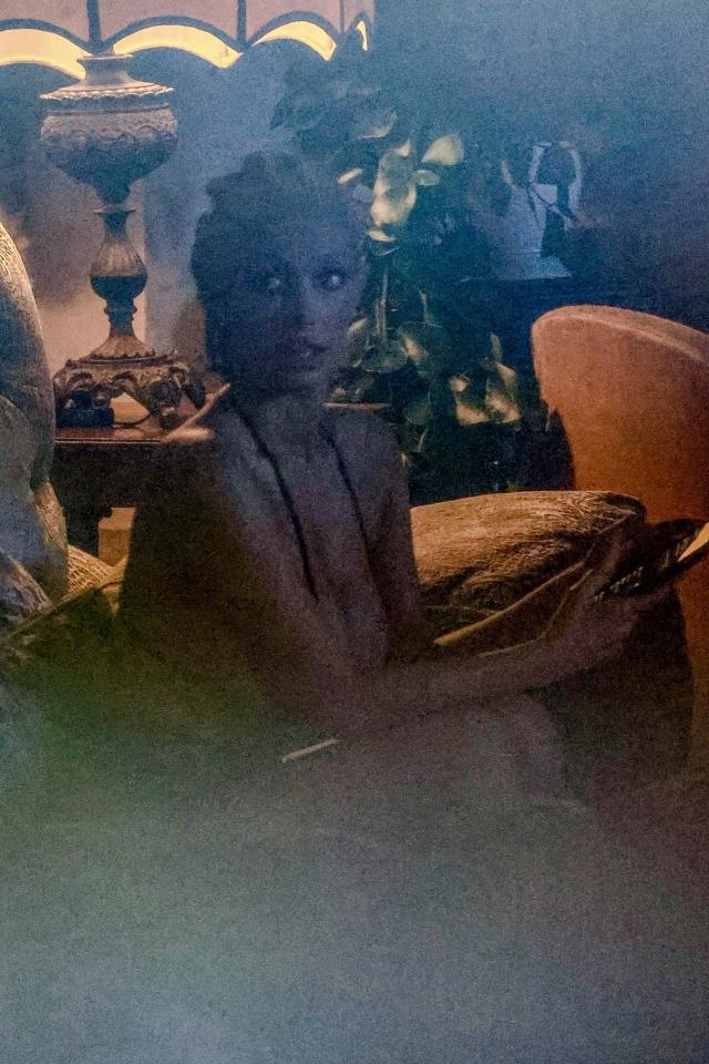 Бьянка Ценсори в боди телесного цвета сходила в ресторан