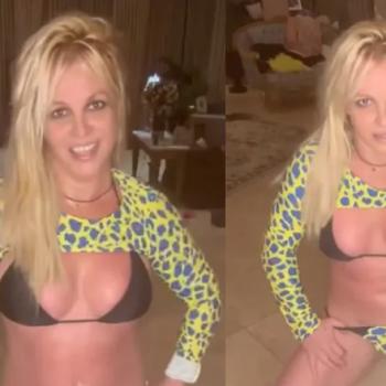 Бритни Спирс в неоновом леопардовом одеянии и коротких трусиках представила соблазнительный танец живота.