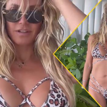 Хайди Клум позирует перед камерой в откровенном леопардовом бикини