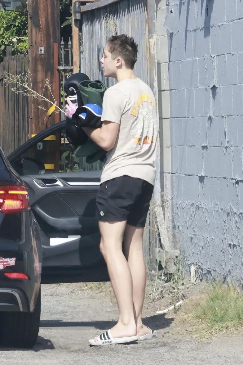 Биологический сын Анджелины Джоли и Брэда Питта Биологический сын Анджелины Джоли и Брэда Питта