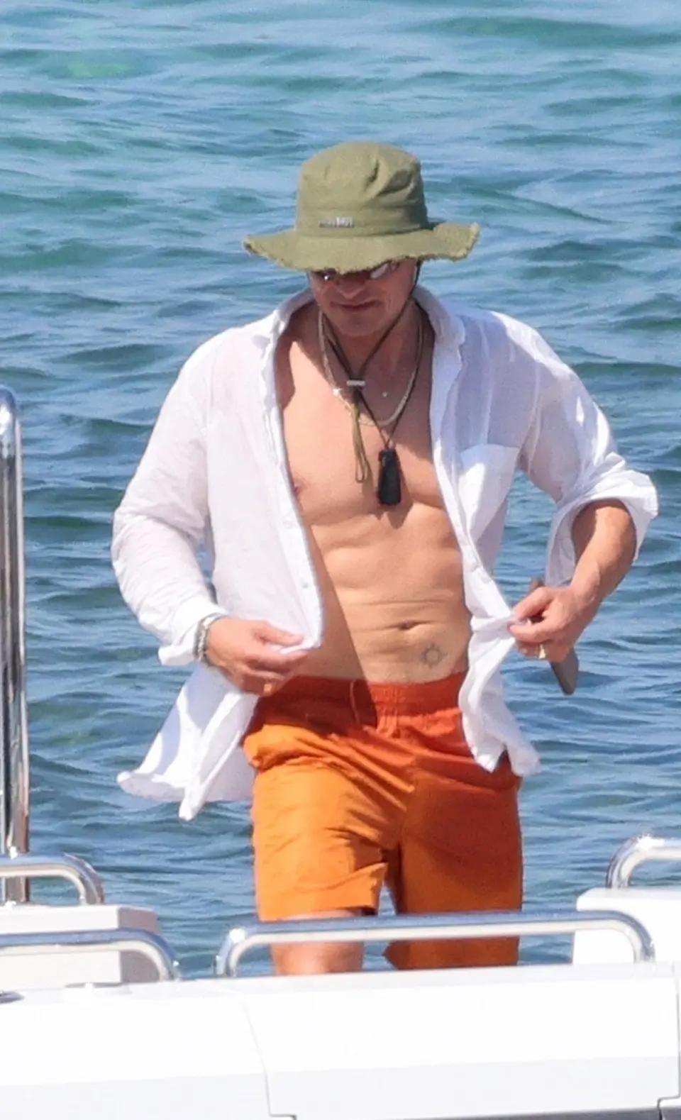 Джефф Безос,Кэти Перри, Орландо Блум, Леонардо Ди Каприо,Виттория Черетти