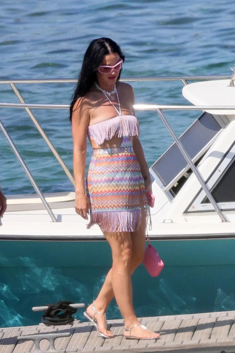 Джефф Безос,Кэти Перри, Орландо Блум, Леонардо Ди Каприо,Виттория Черетти