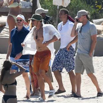 Джефф Безос и Лорен Санчес принимают гостей на суперъяхте