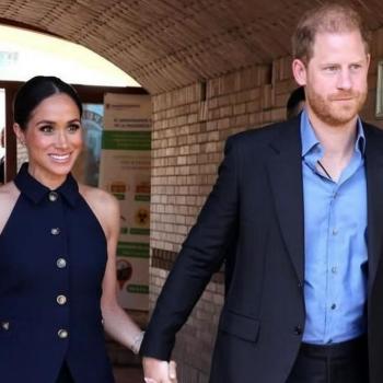 Меган Маркл и принц Гарри приехали в Колумбию, держась за руки