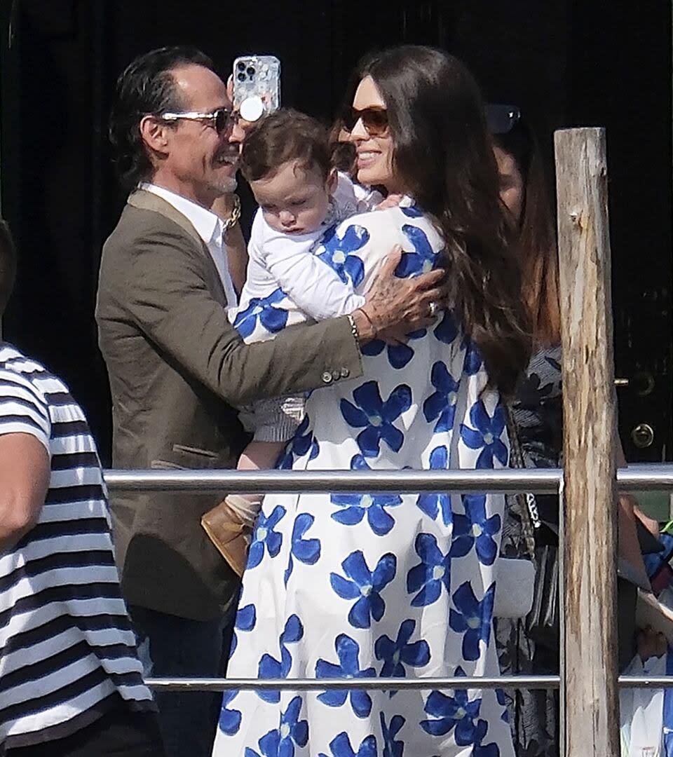 Бывший муж Дженнифер Лопес отмечает 25-летие нынешней жены