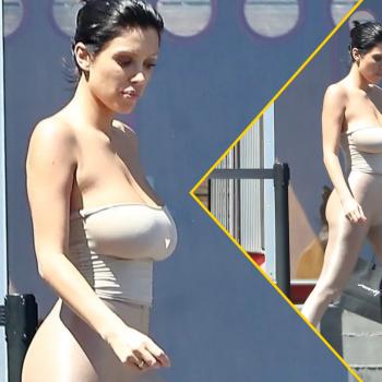 Бьянка Цензори дефилирует в леггинсах телесного цвета и топе