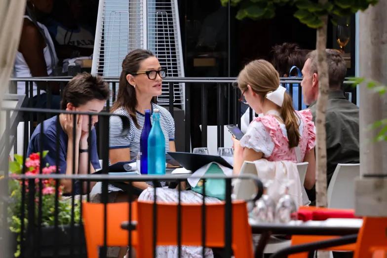 Бен Аффлек с бывшей женой и детьми