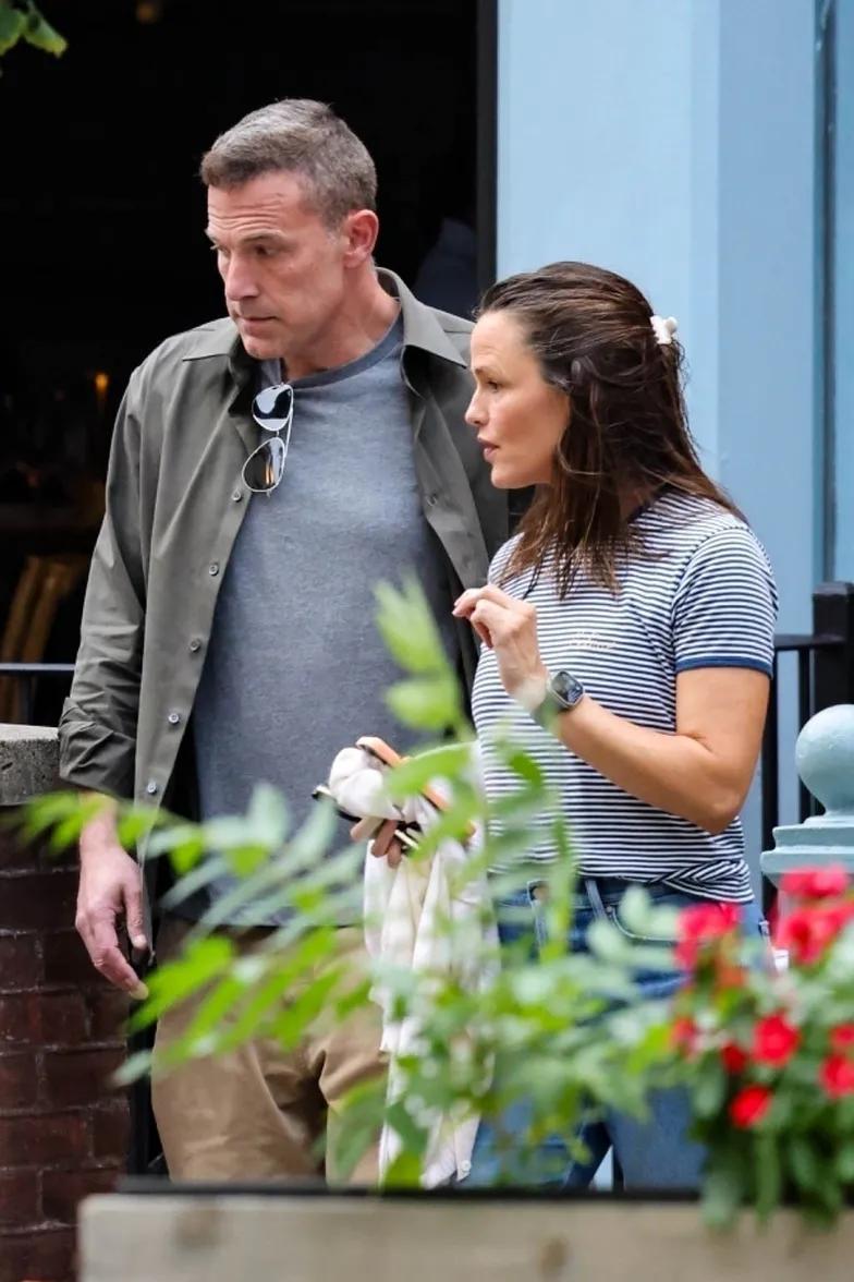 Бен Аффлек с бывшей женой и детьми