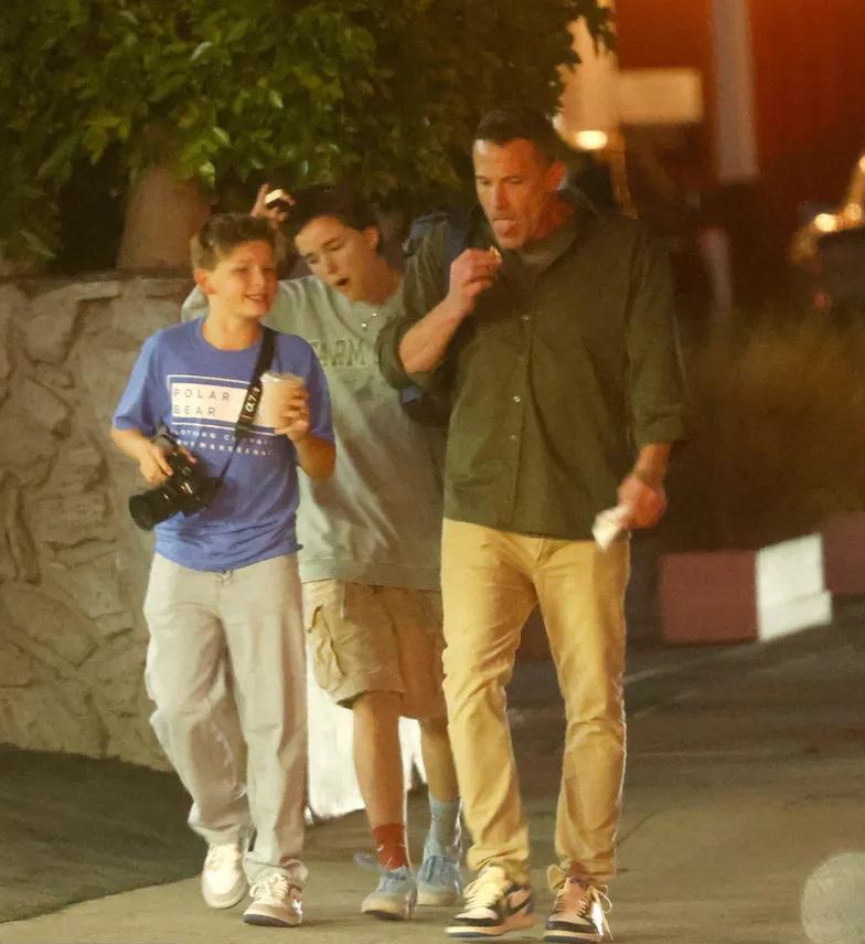 Бен Аффлек с детьми
