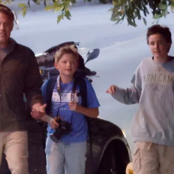 Бен Аффлек гуляет с детьми в ожидании развода с Дженнифер Лопес