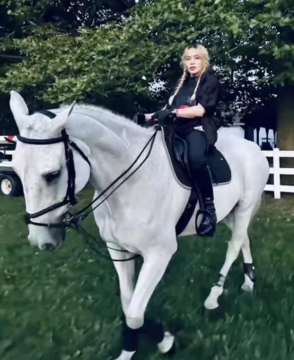 Мадонна отметила день рождения своих близнецов