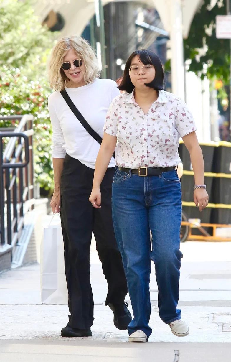 Мэг Райан с приемной дочерью