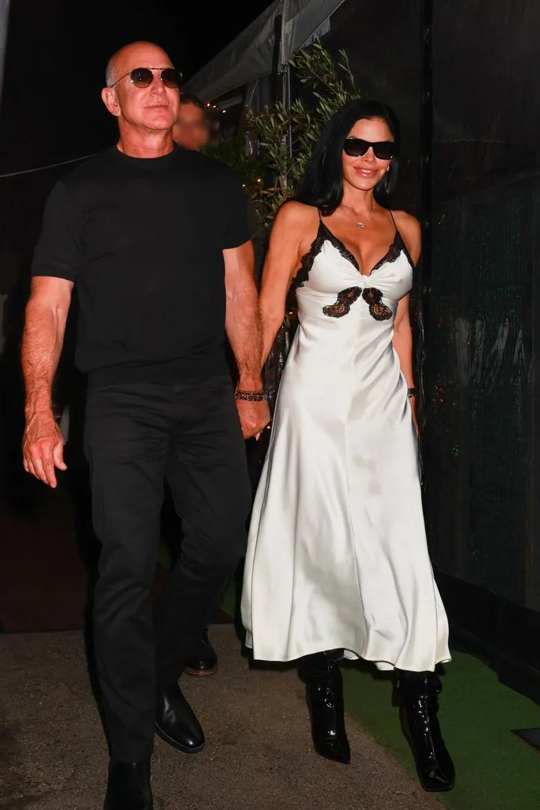 Лорен Санчес в платье-комбинации на свидание Лорен Санчес в платье-комбинации на свидание