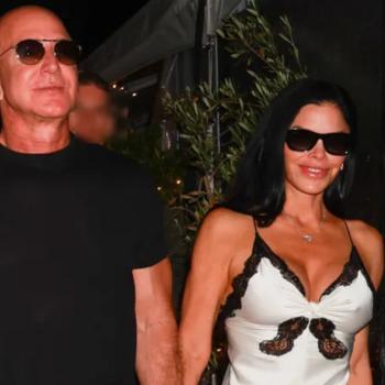 Лорен Санчес в платье-комбинации на свидание с миллиардером Джеффом Безосом