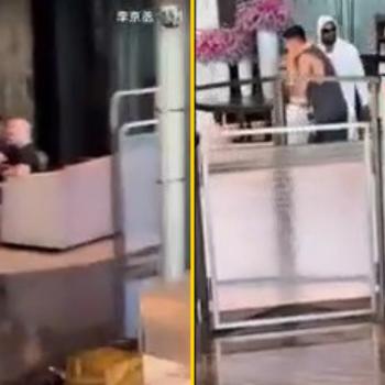 Бьянка Цензори в вестибюле отеля в Китае