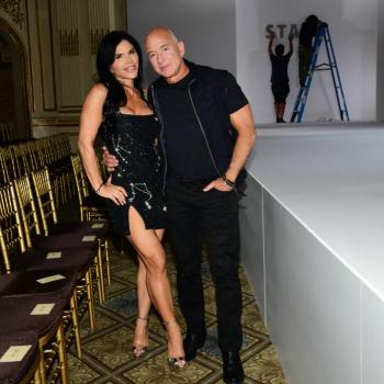 Лорен Санчес тратит на одежду более 1 миллиона долларов в месяц: «Джеффу нравится, когда она выбирает смелый образ»