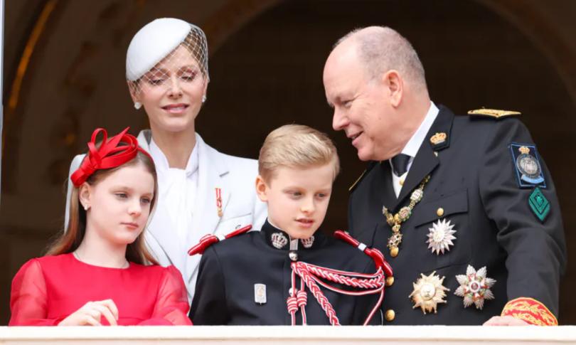 Принцесса Шарлин с улыбкой на лице Принцесса Шарлин с улыбкой на лице