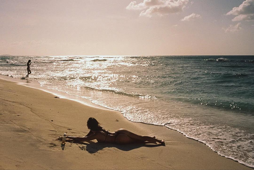 Хейли Бибер в бикини