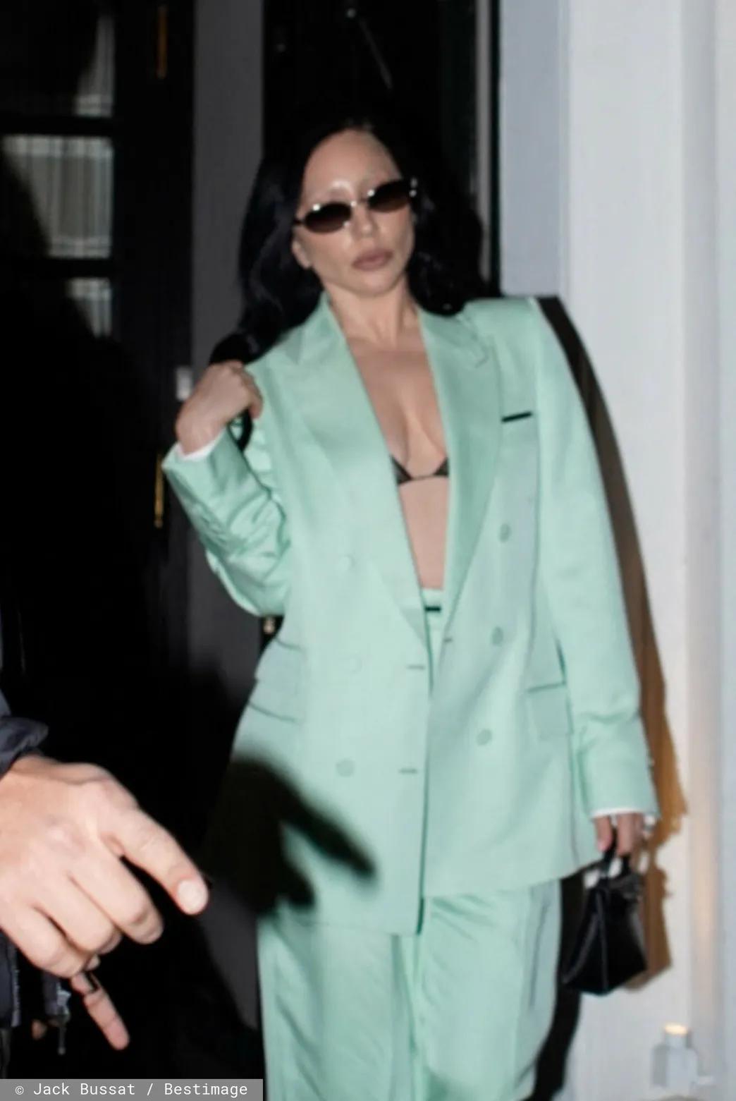 Леди Гага в образе брюнетки в Париже