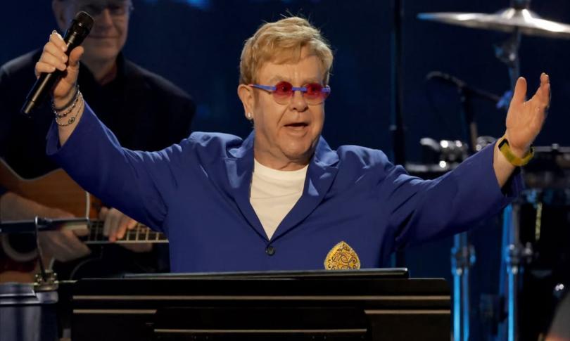 Элтон Джон почти ослеп