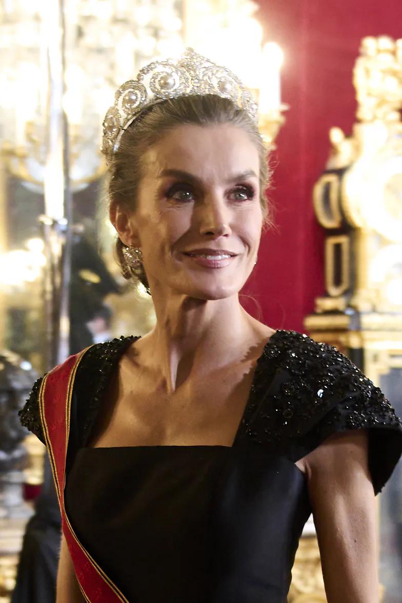 Королева Летиция демонстрирует свой стиль на гала-ужине