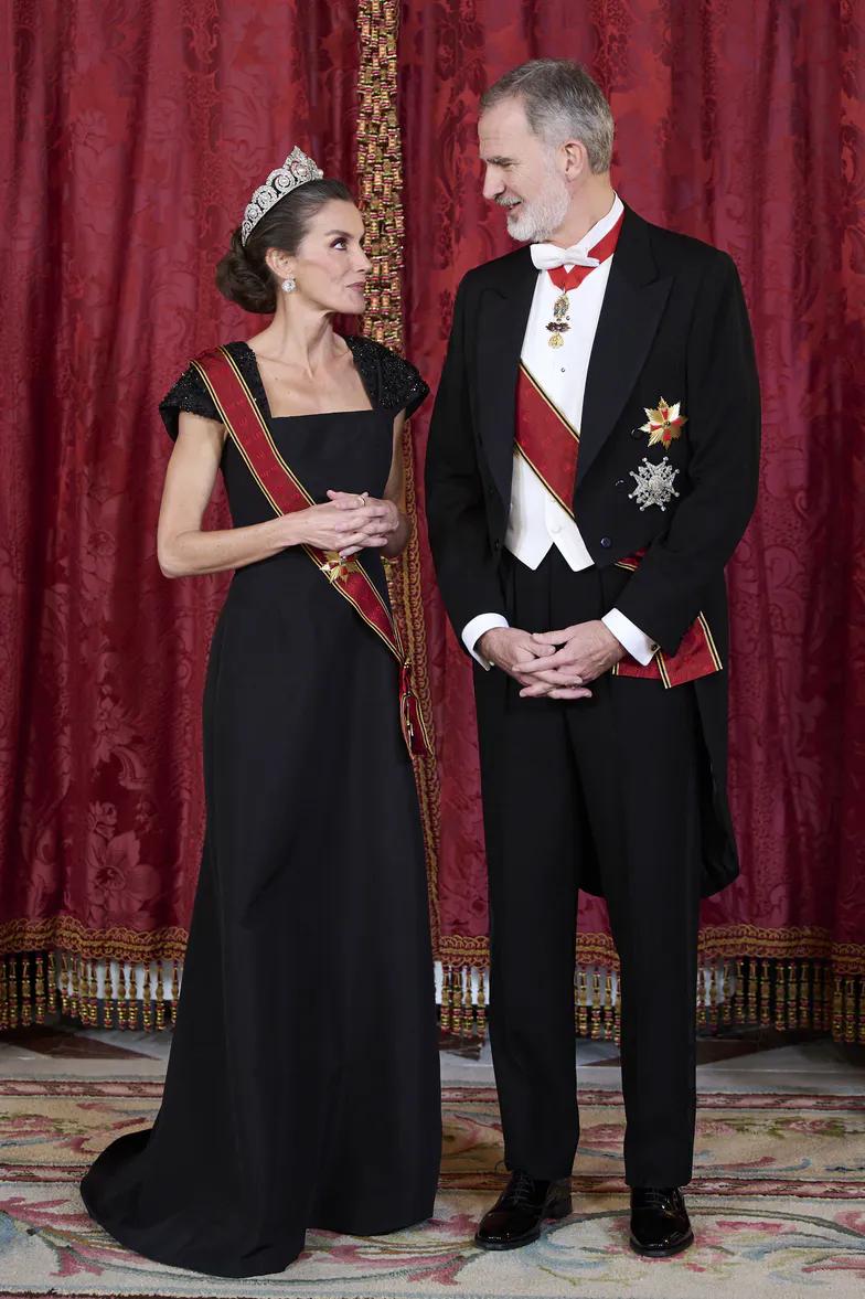 Королева Летиция демонстрирует свой стиль на гала-ужине