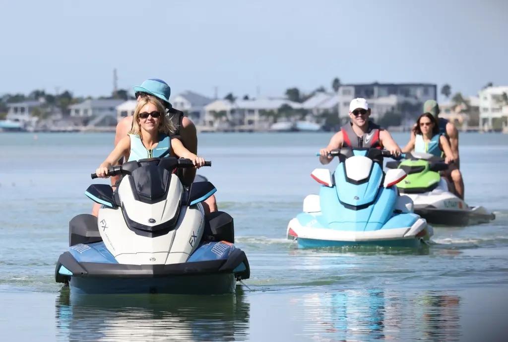 Сидни Суини блистает в бикини