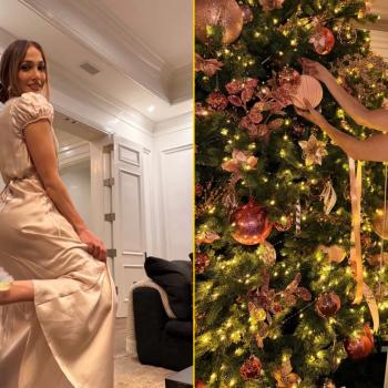 Бережливая Дженнифер Лопес расплывается в улыбках, глядя на пухлую индейку, и демонстрирует роскошно накрытый стол