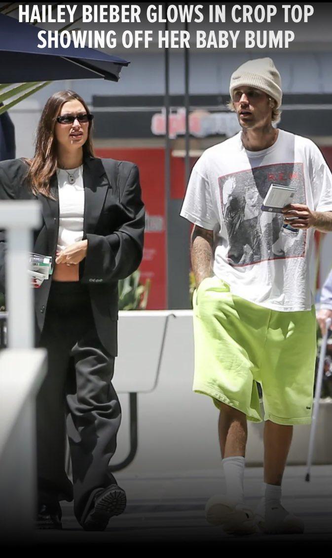 Хейли Бибер выставила напоказ свой обнаженный беременный