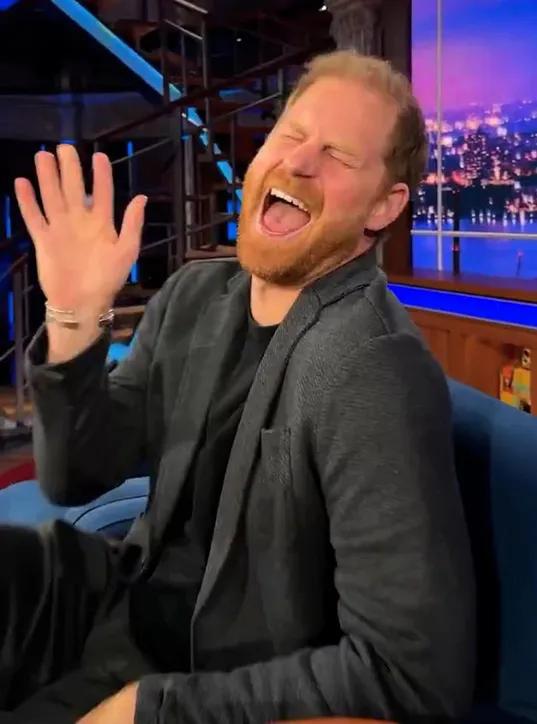 Принц Гарри высмеивает Дональда Трампа Принц Гарри высмеивает Дональда Трампа