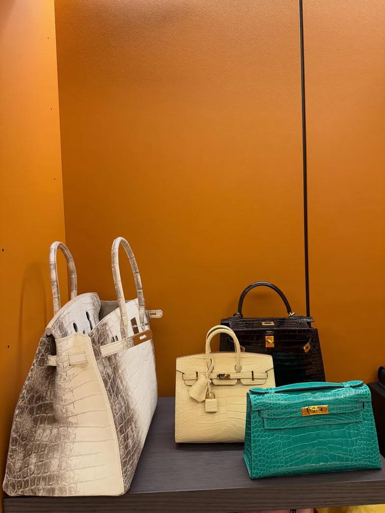 Джорджина Родригес представляет семейные фотографии и сумк