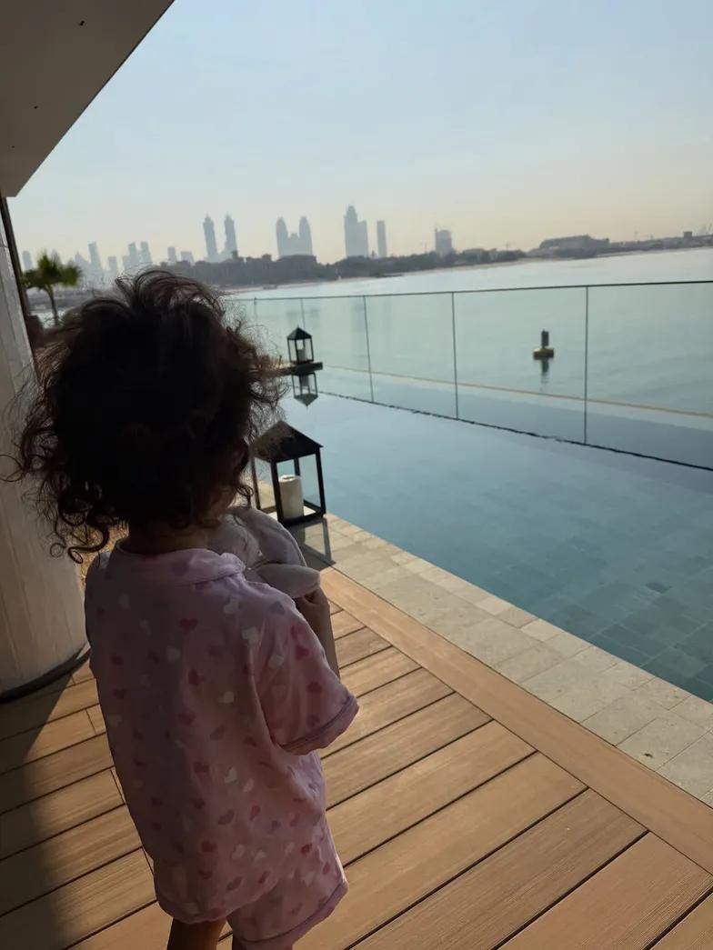 Джорджина Родригес представляет семейные фотографии и сумк