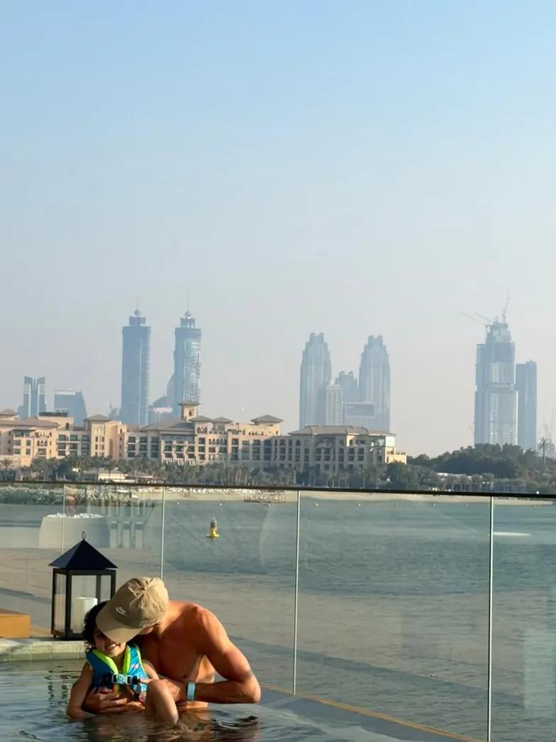 Джорджина Родригес представляет семейные фотографии и сумк