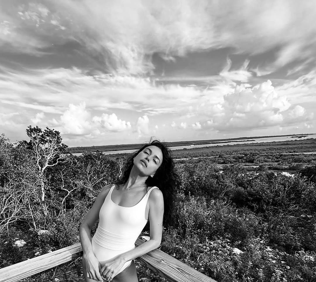 Ирина Шейк демонстрирует свою фигуру