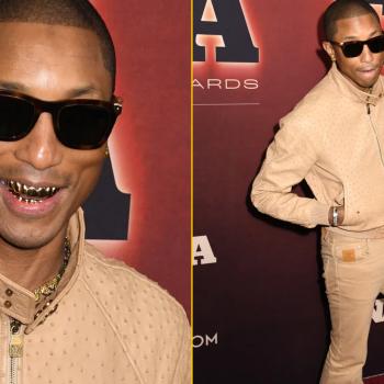 52-летний Фаррелл Уильямс в куртке из страусиной кожи ослепляет своими ЗОЛОТЫМИ зубами на стене