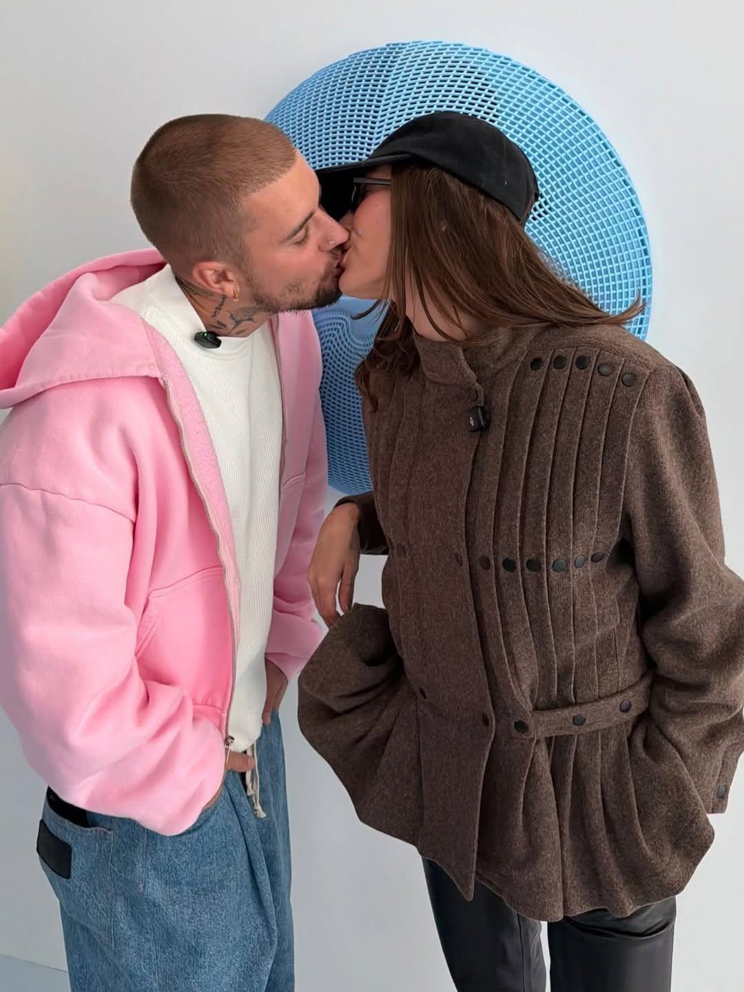 Джастин и Хейли Бибер поделились фотографией поцелуя