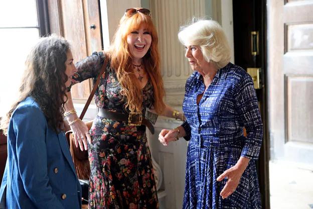 Уильяма Роуз Хэнбери вместе с королевой Камиллой