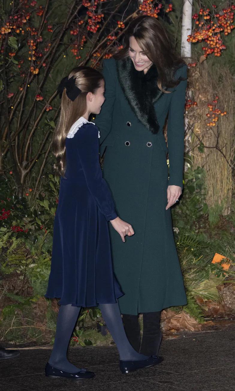 Герцогиня Кейт и принц Уильям с детьми