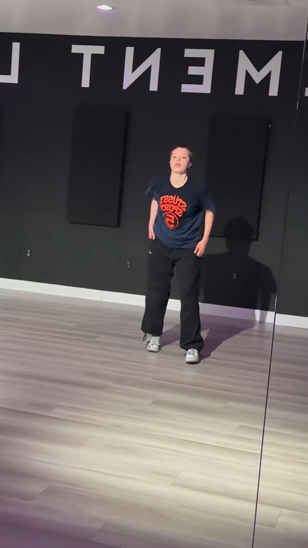 Новые видео с участием дочери Брэда Питта и Анджелины Джоли Новые видео с участием дочери Брэда Питта и Анджелины Джоли