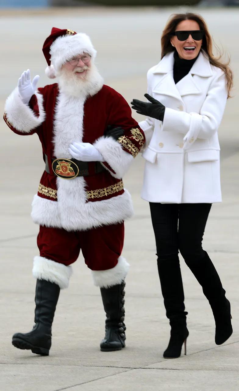 Мелания Трамп раздает подарки нуждающимся детям