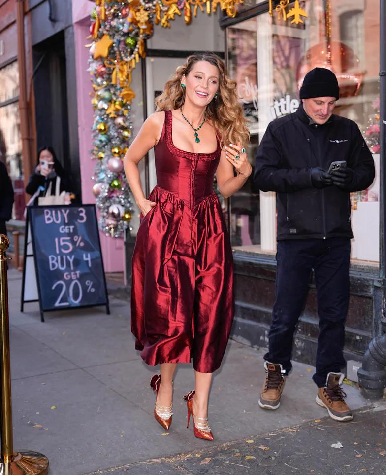 Блейк Лайвли рекламирует свой собственный бренд средств по уходу за волосами Блейк Лайвли рекламирует свой собственный бренд средств по уходу за волосами