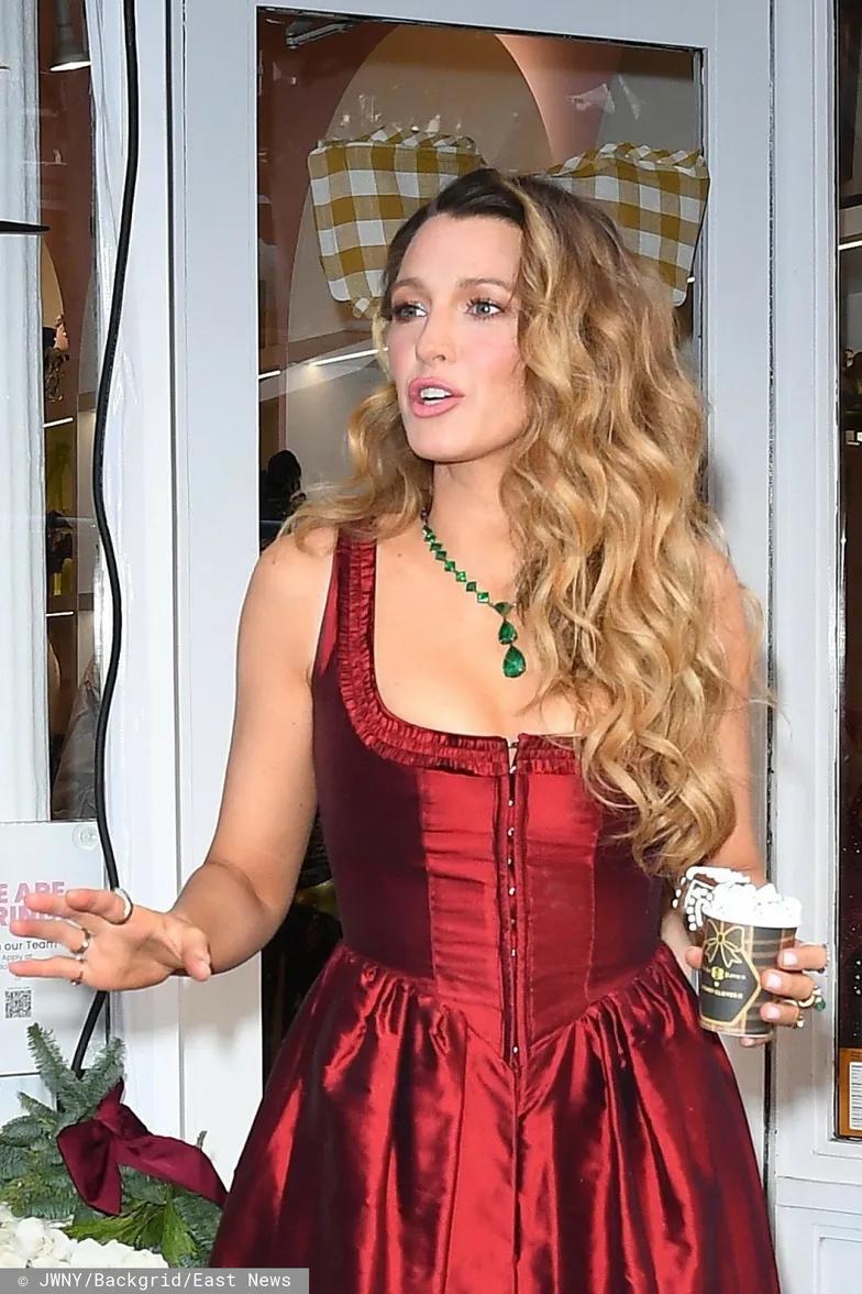 Блейк Лайвли рекламирует свой собственный бренд средств по уходу за волосами Блейк Лайвли рекламирует свой собственный бренд средств по уходу за волосами