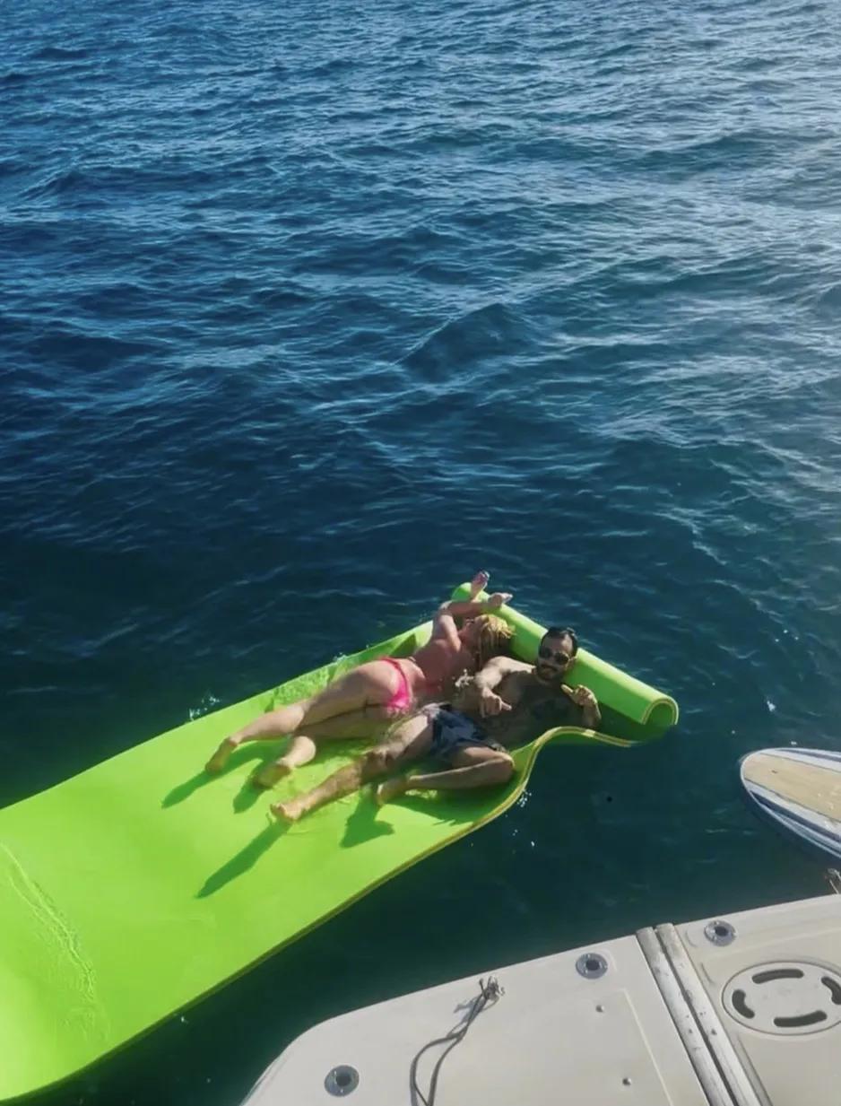 Бритни Спирс с новым парнем на яхте