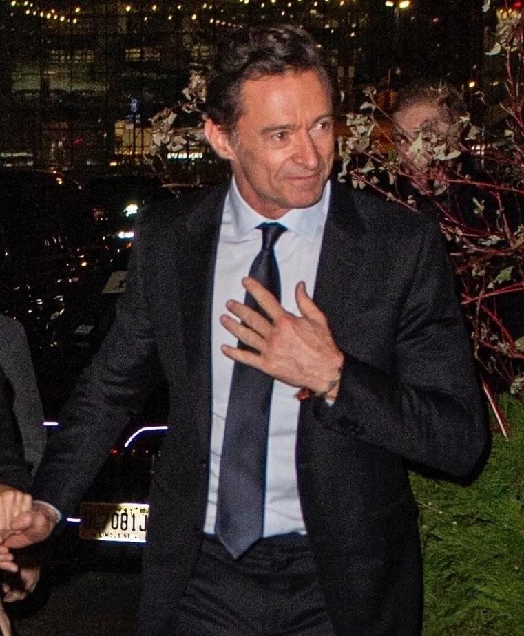 Хью Джекман “пойман” с Саттон Фостер