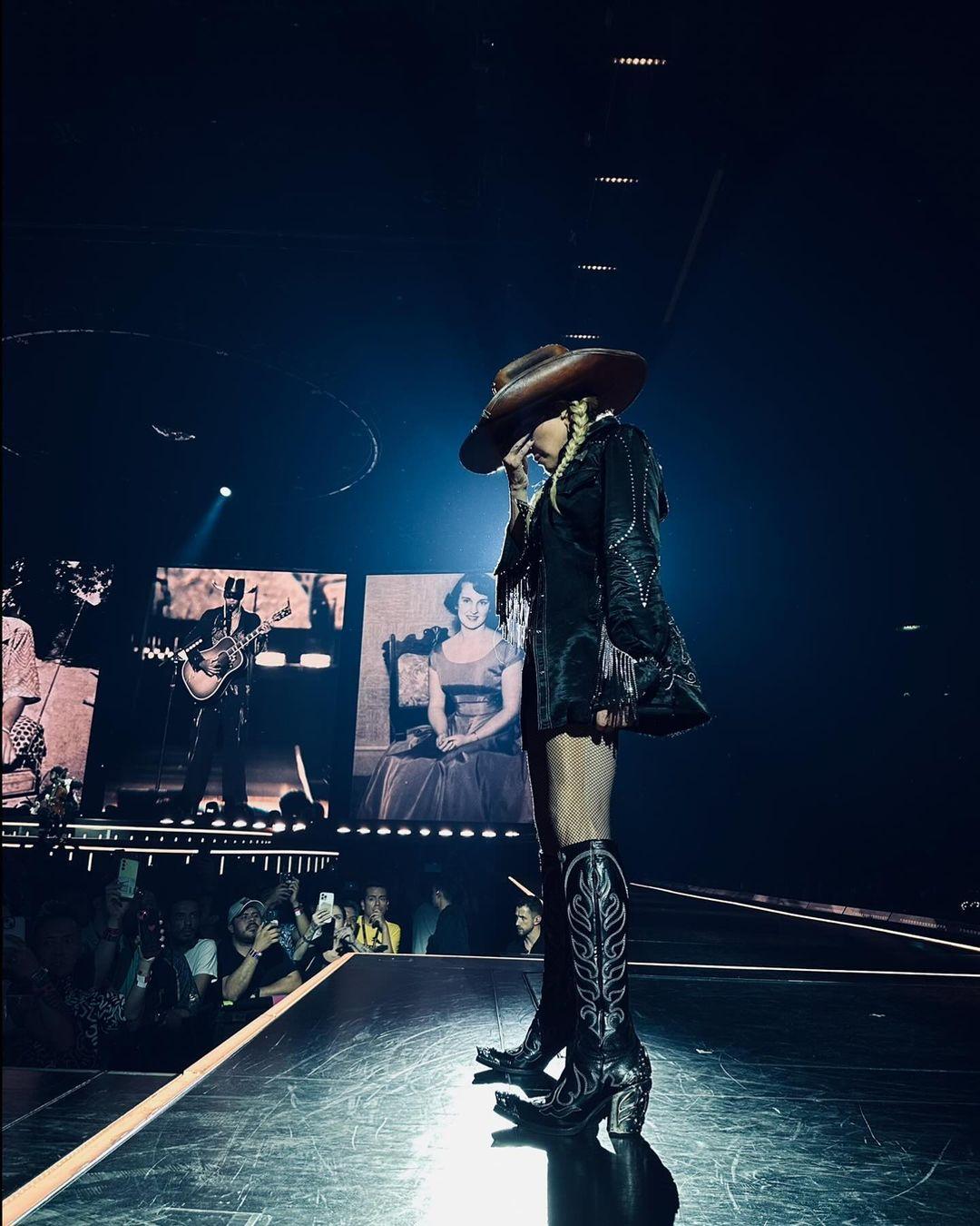 Мадонна почтила память своей матери