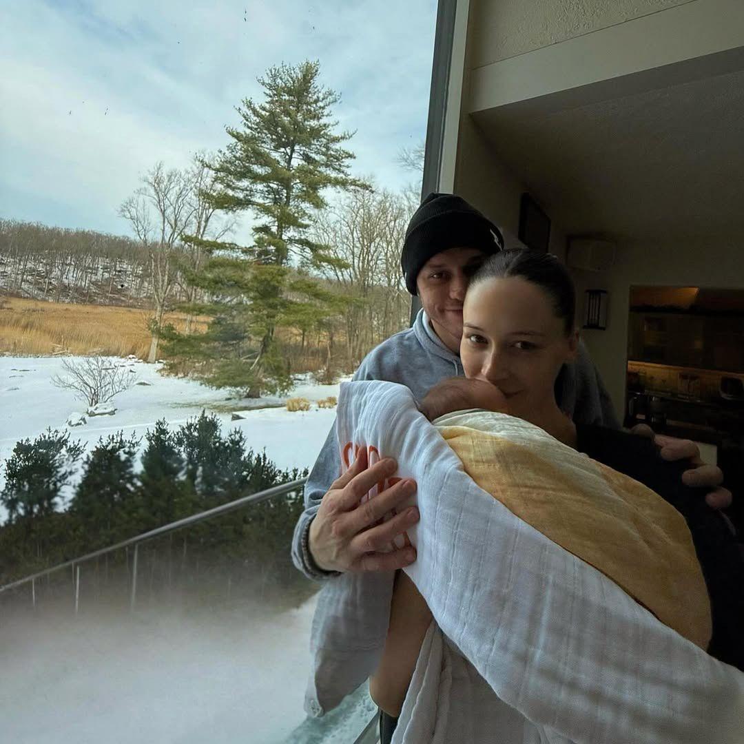 Пит Дэвидсон и Элси Хьюитт стали родителями. Пит Дэвидсон и Элси Хьюитт стали родителями.