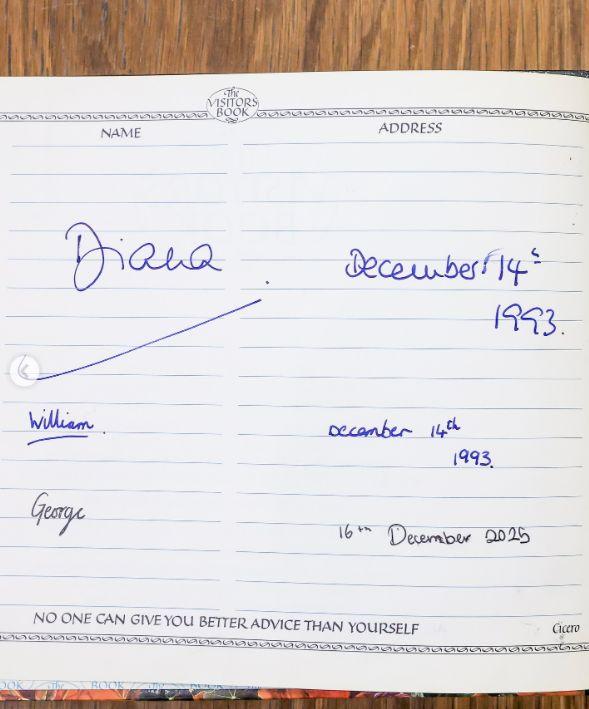 Принц Уильям показывает записи из гостевой книги. Принц Уильям показывает записи из гостевой книги.