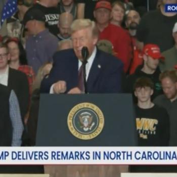 Дональд Трамп удивил публику своими откровениями о нижнем белье своей жены. Зрители не могли сдержать смеха